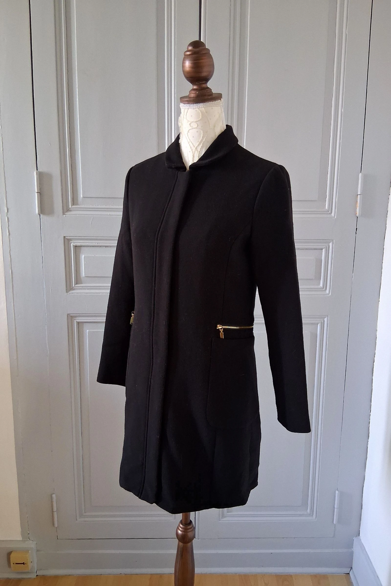 Manteau noir Galeries Lafayettes - Zip & boutons dorés - Taille 36